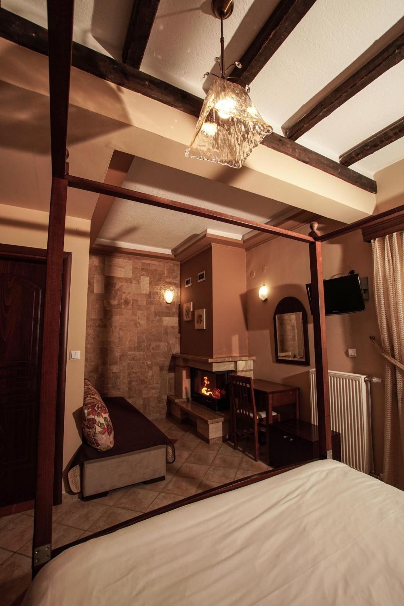 Kallinikos Guesthouse Káto Loutrákion エクステリア 写真
