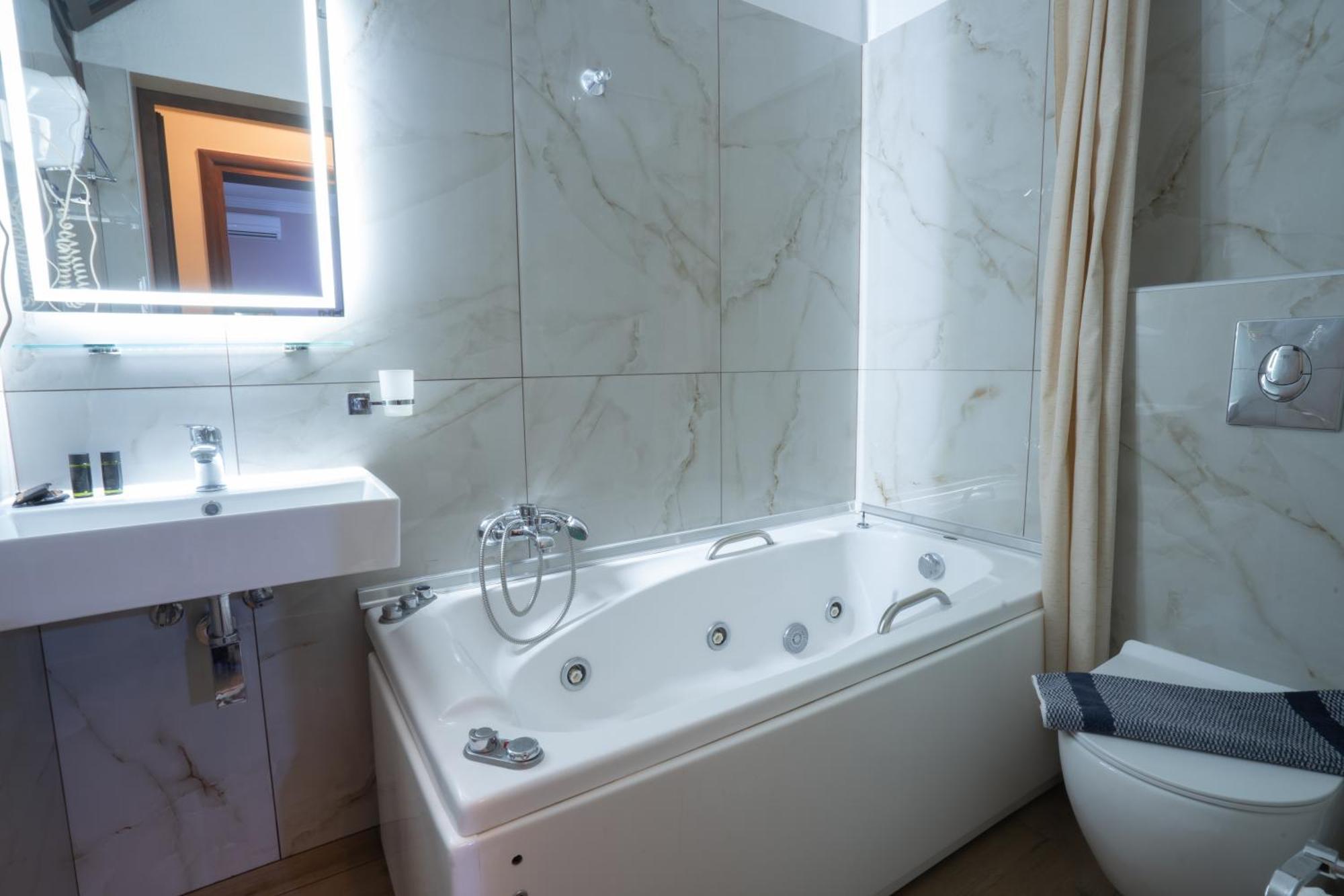 Kallinikos Guesthouse Káto Loutrákion エクステリア 写真