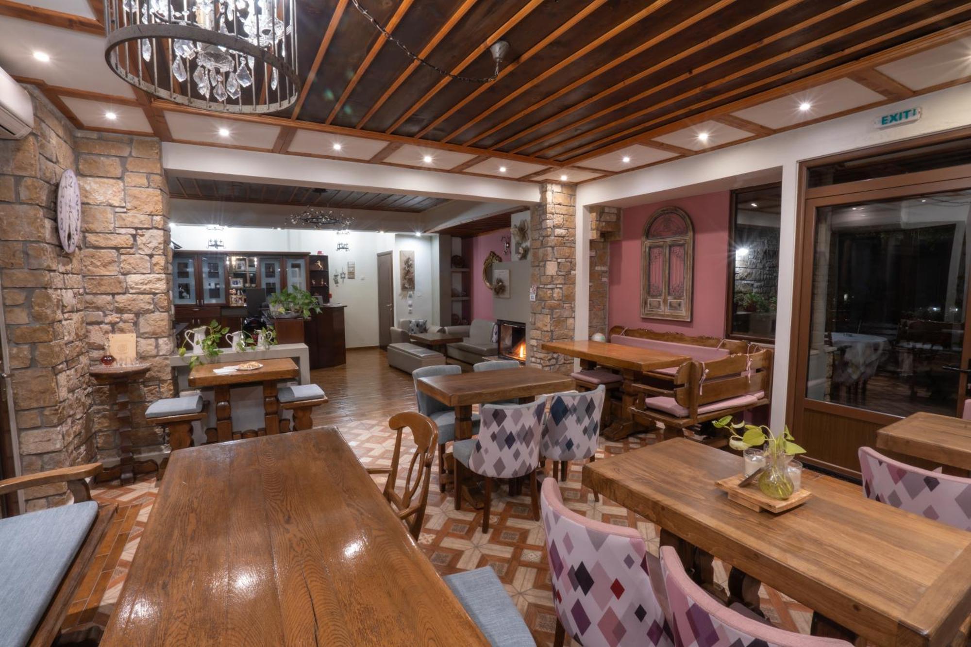 Kallinikos Guesthouse Káto Loutrákion エクステリア 写真
