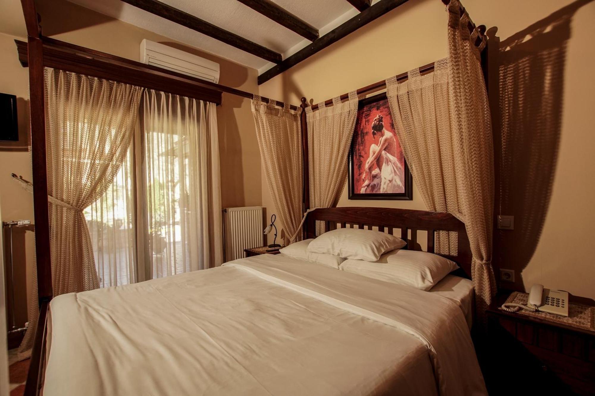 Kallinikos Guesthouse Káto Loutrákion エクステリア 写真