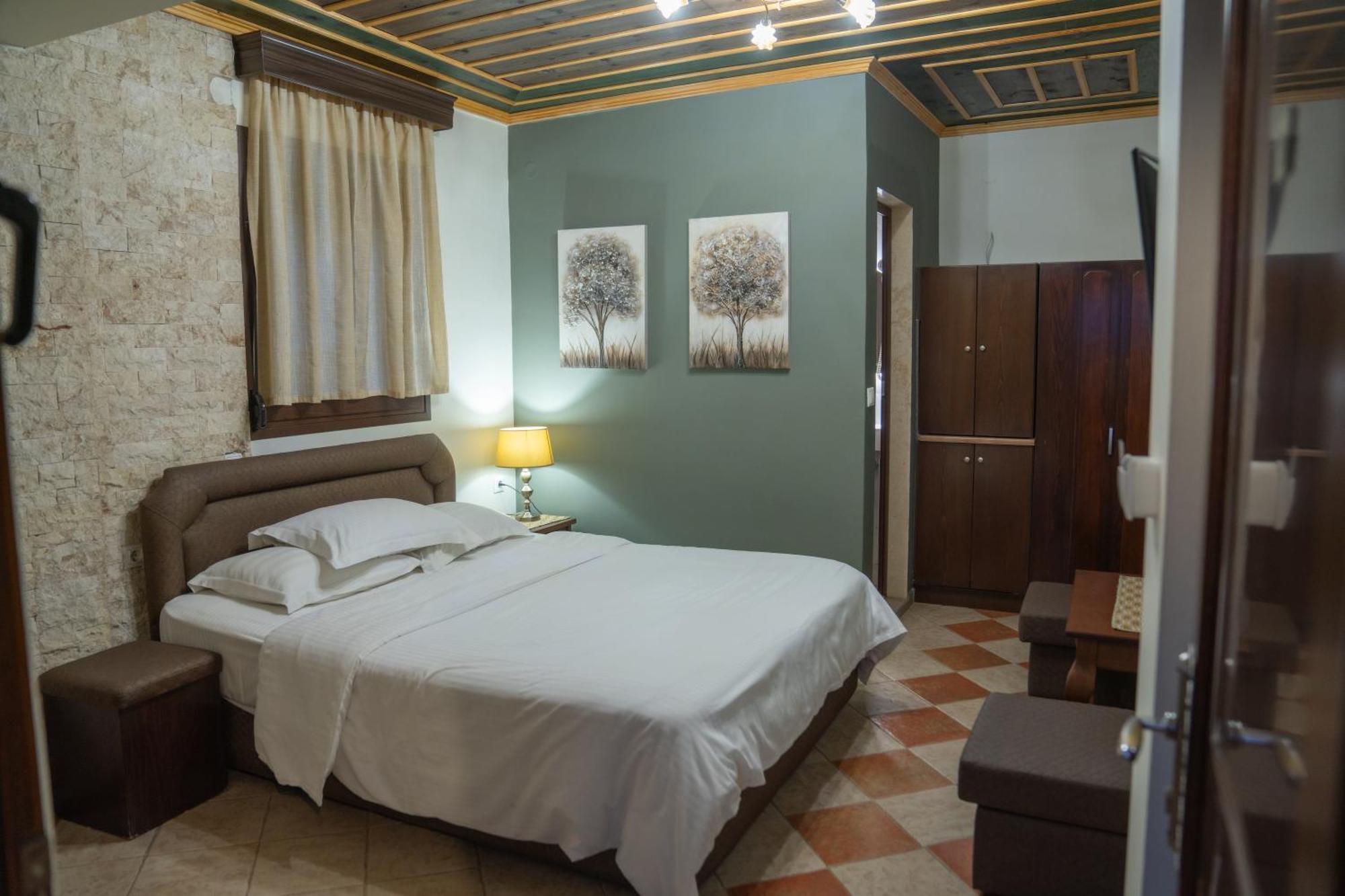 Kallinikos Guesthouse Káto Loutrákion エクステリア 写真