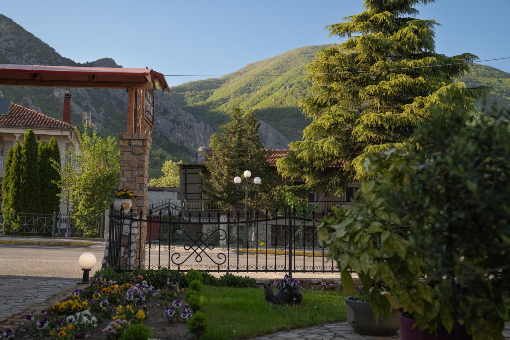 Kallinikos Guesthouse Káto Loutrákion エクステリア 写真