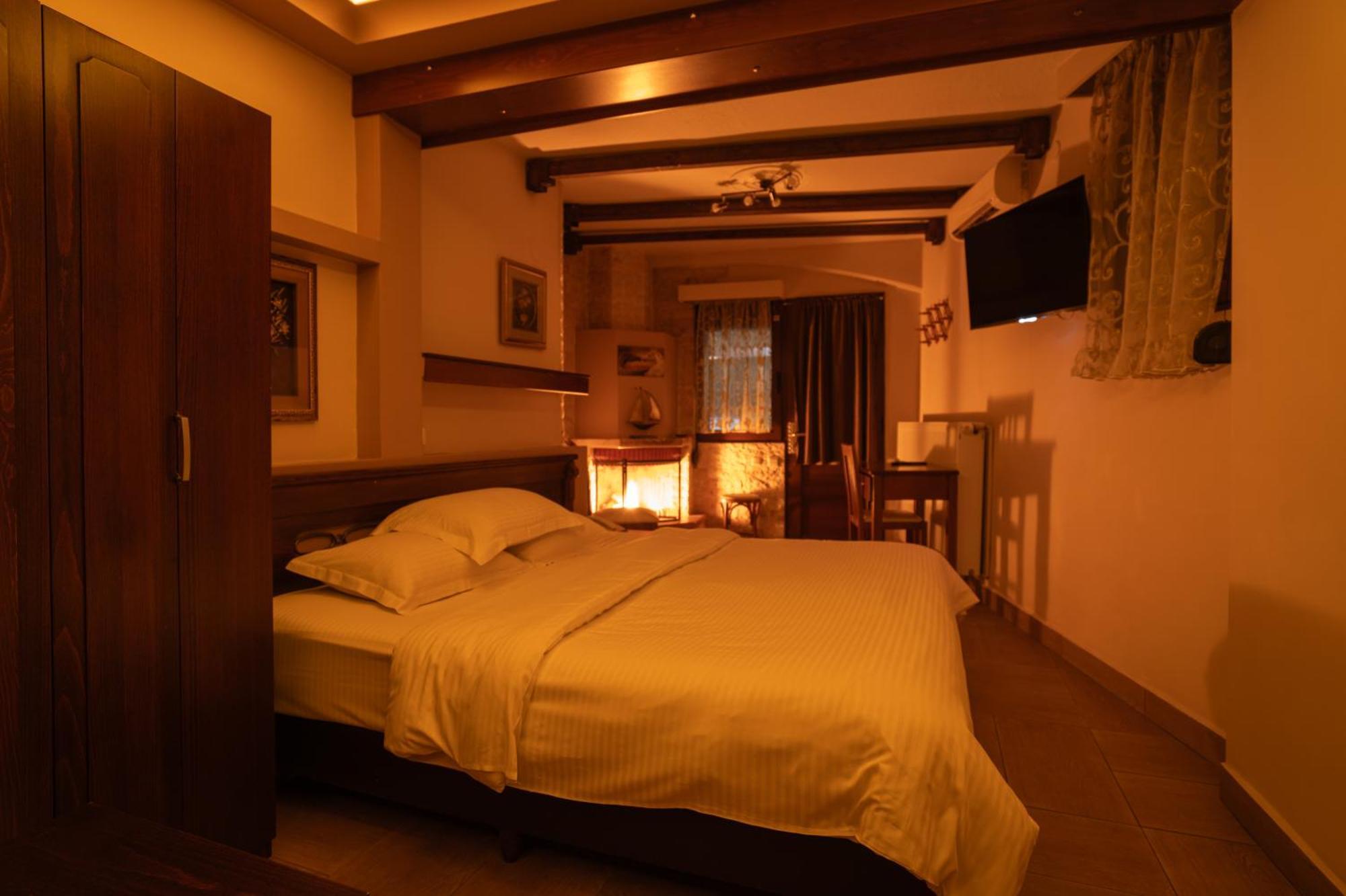 Kallinikos Guesthouse Káto Loutrákion エクステリア 写真