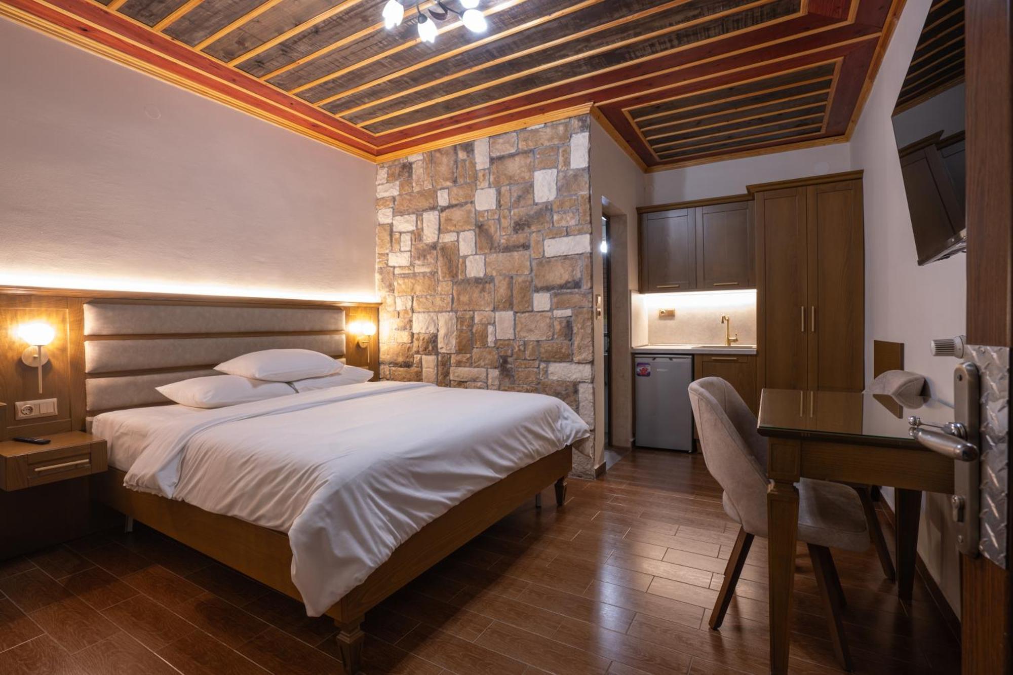 Kallinikos Guesthouse Káto Loutrákion エクステリア 写真