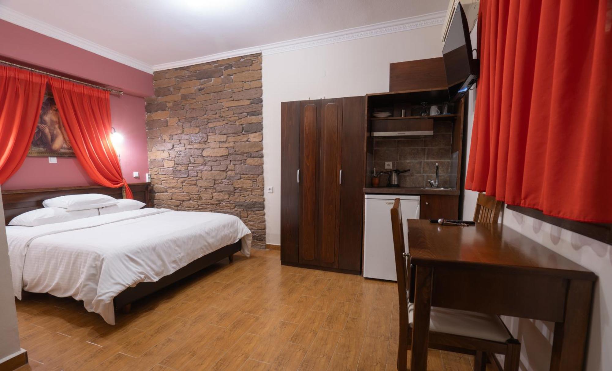 Kallinikos Guesthouse Káto Loutrákion エクステリア 写真