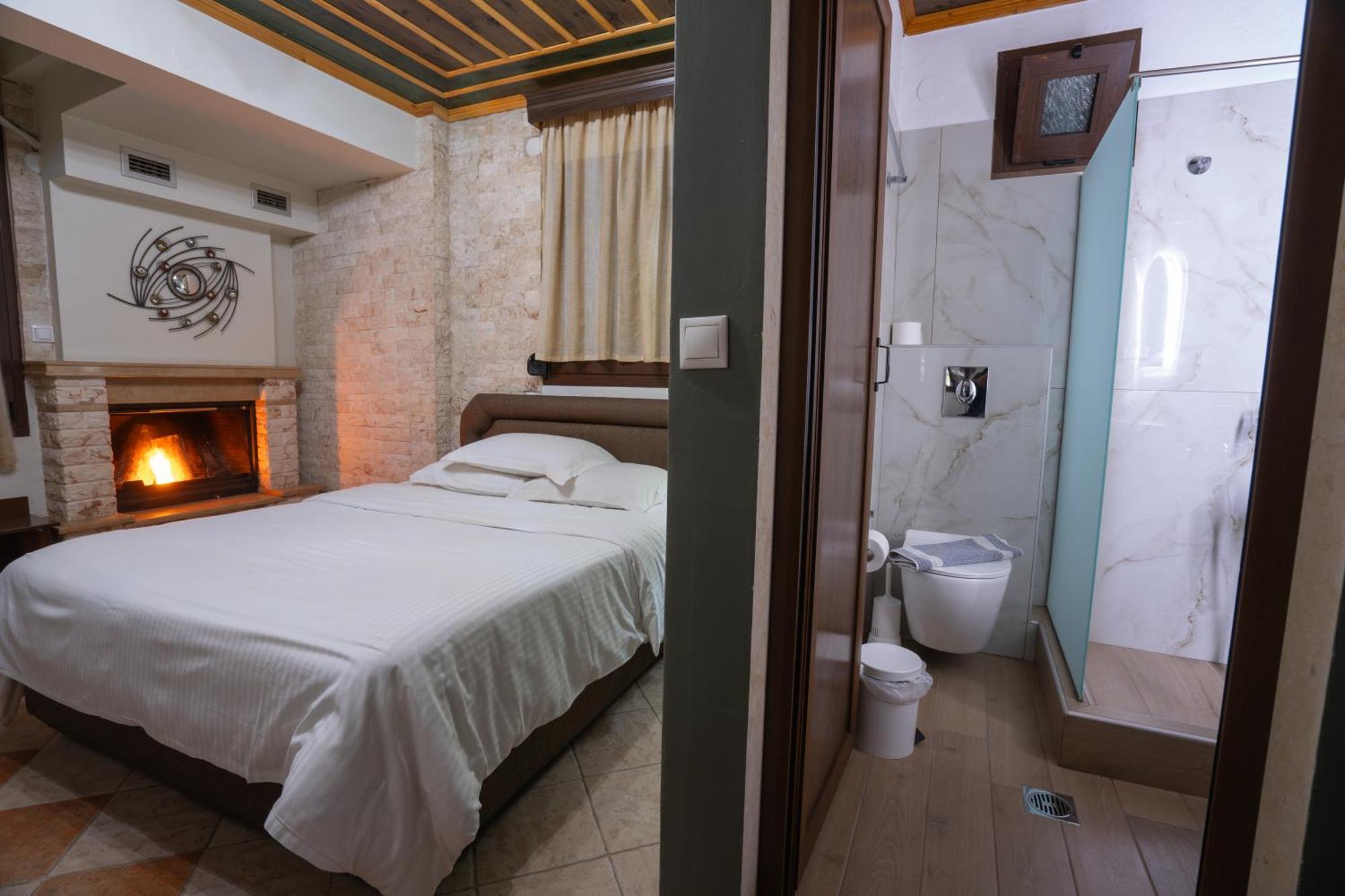 Kallinikos Guesthouse Káto Loutrákion エクステリア 写真