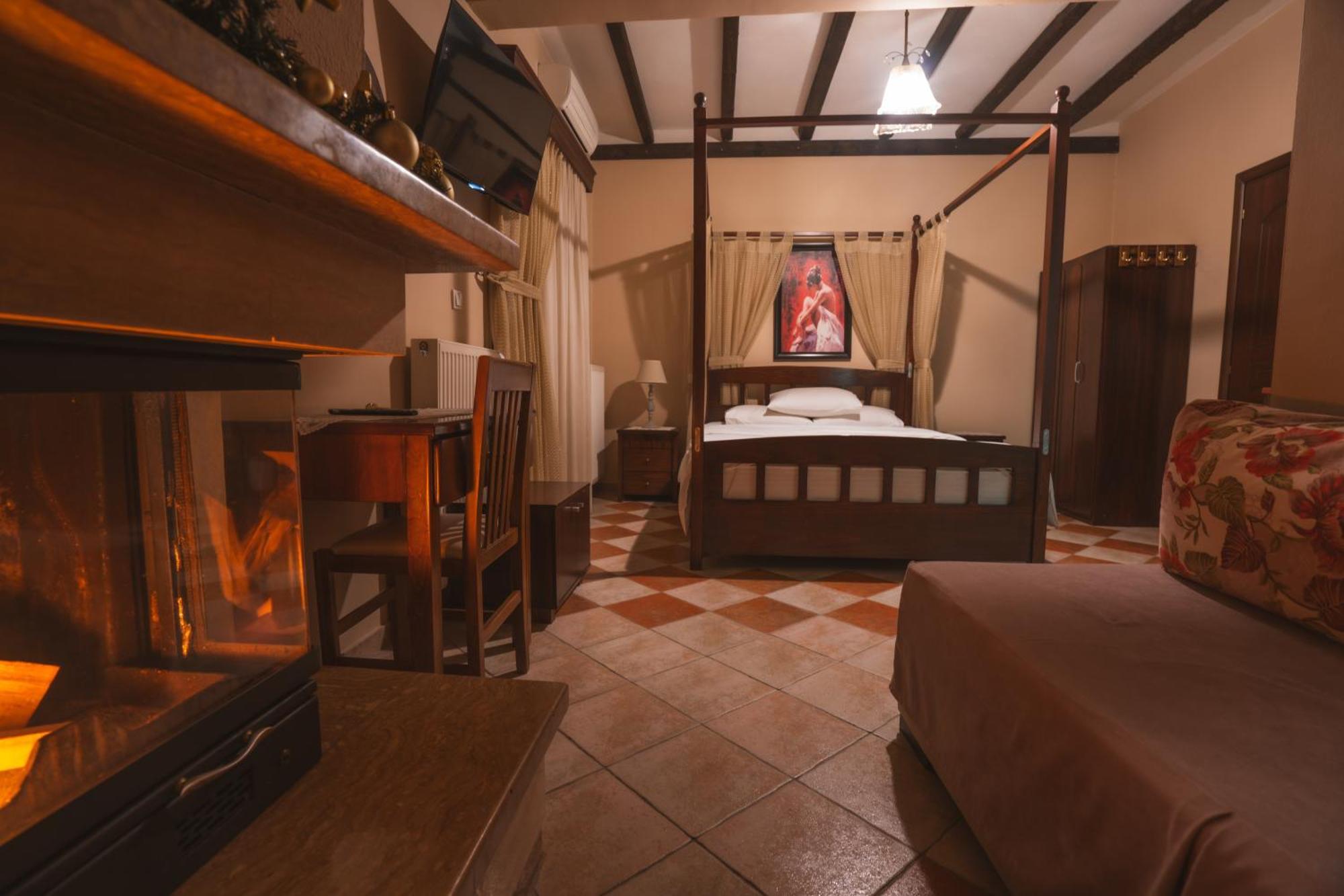 Kallinikos Guesthouse Káto Loutrákion エクステリア 写真