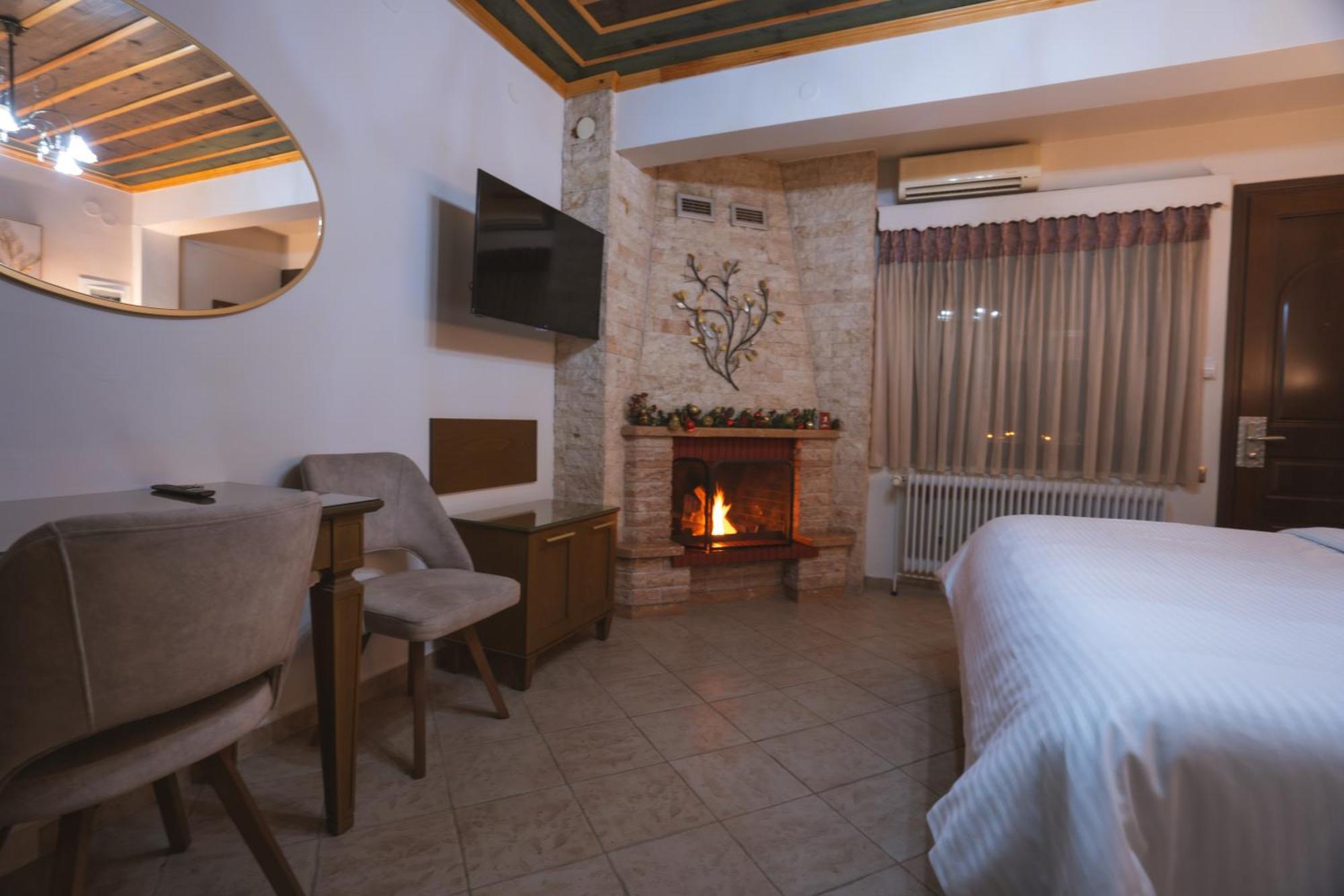 Kallinikos Guesthouse Káto Loutrákion エクステリア 写真