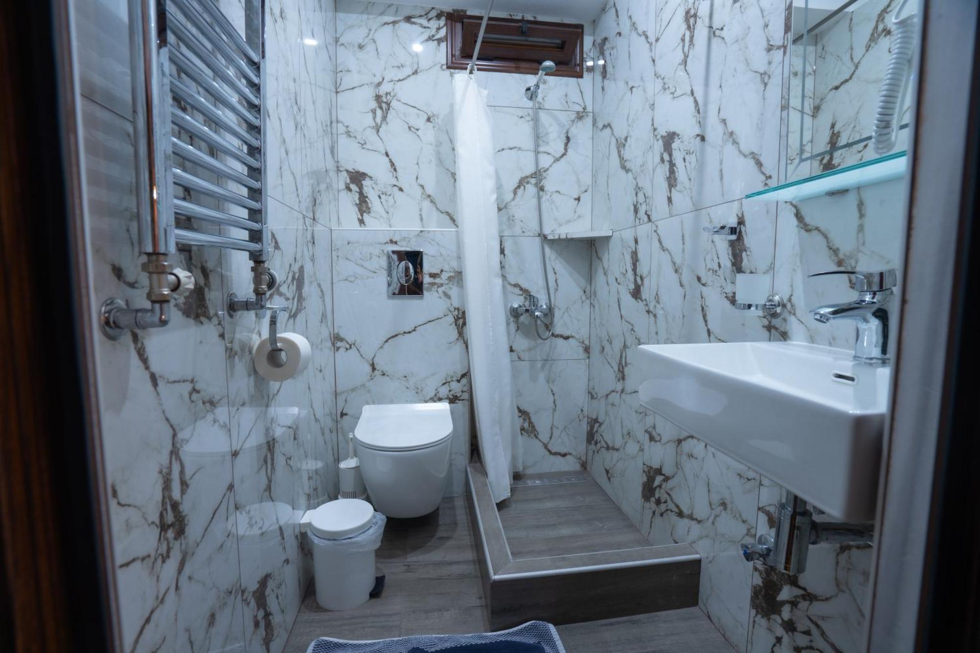 Kallinikos Guesthouse Káto Loutrákion エクステリア 写真