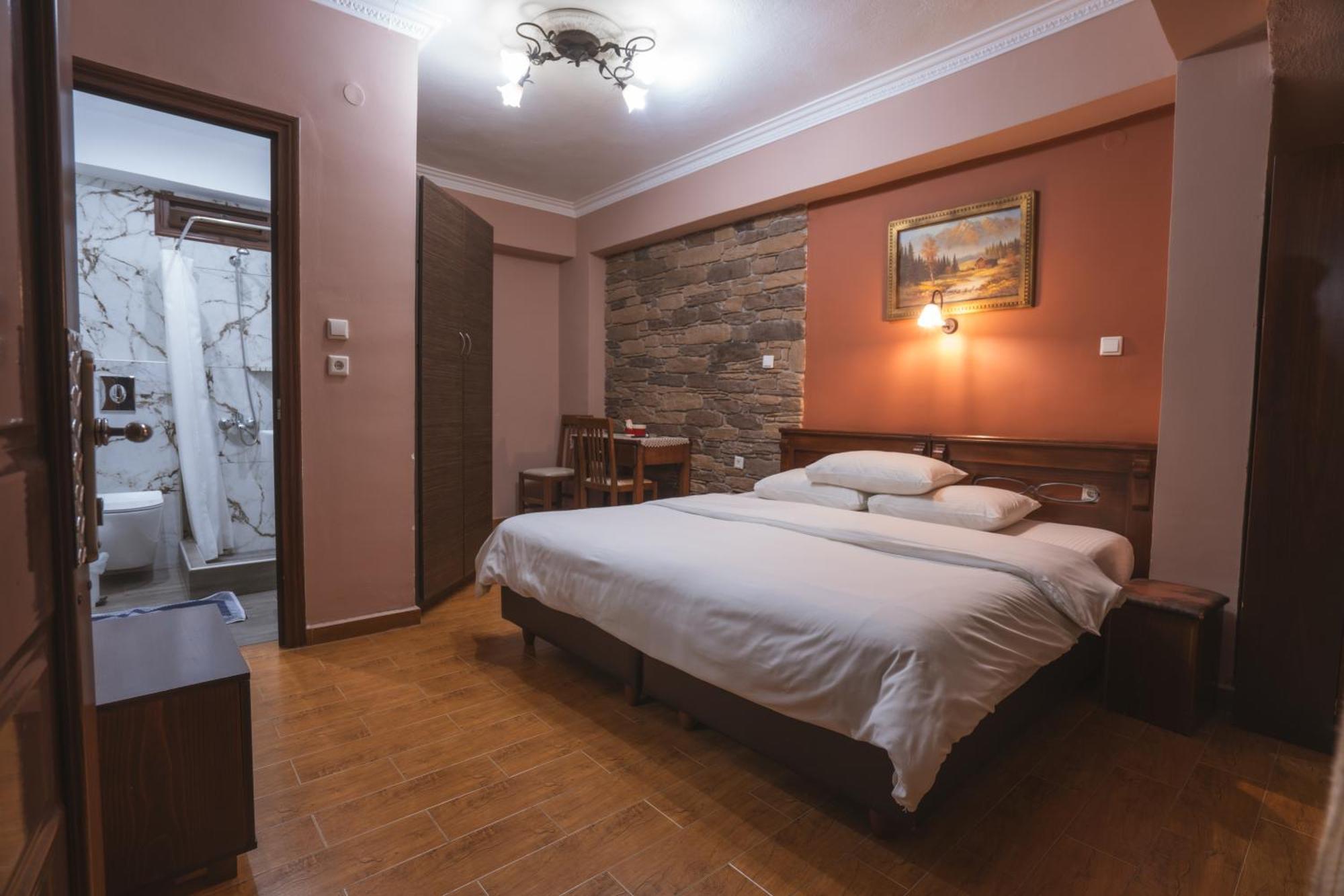 Kallinikos Guesthouse Káto Loutrákion エクステリア 写真